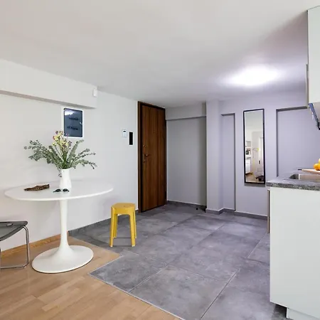 Newly Cosy Renovated Downtown * Athene